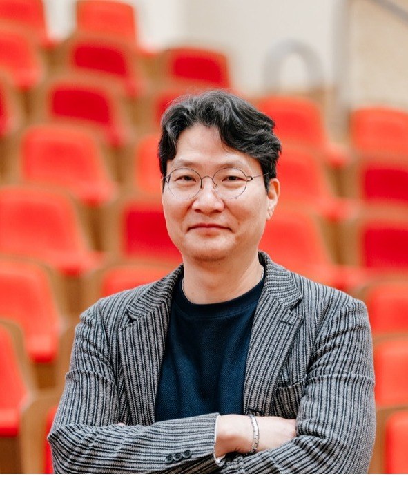 저자 조정윤